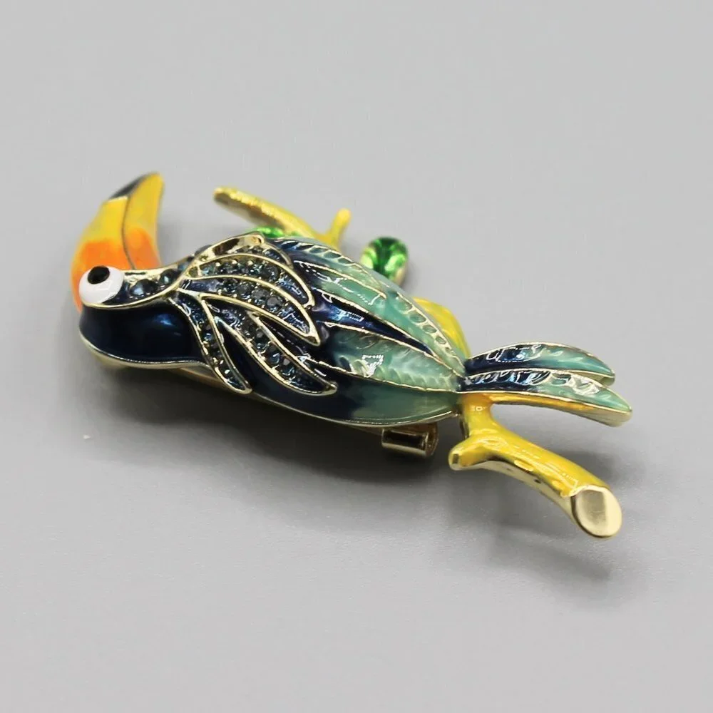 Jewelry pin brooch toucan tropical animal colorful gold tone fashion new